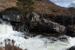 9.Cascade sur l'Abhainn an Ehasaigh