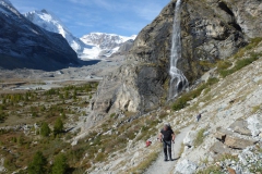 32.Au loin, la dent d'Hérens